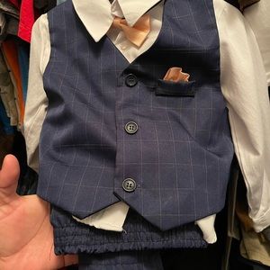 Toddler 4 pieces outfit.